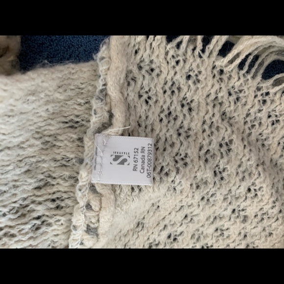 Cream and Grey Poncho with tassels - Picture 2 of 3